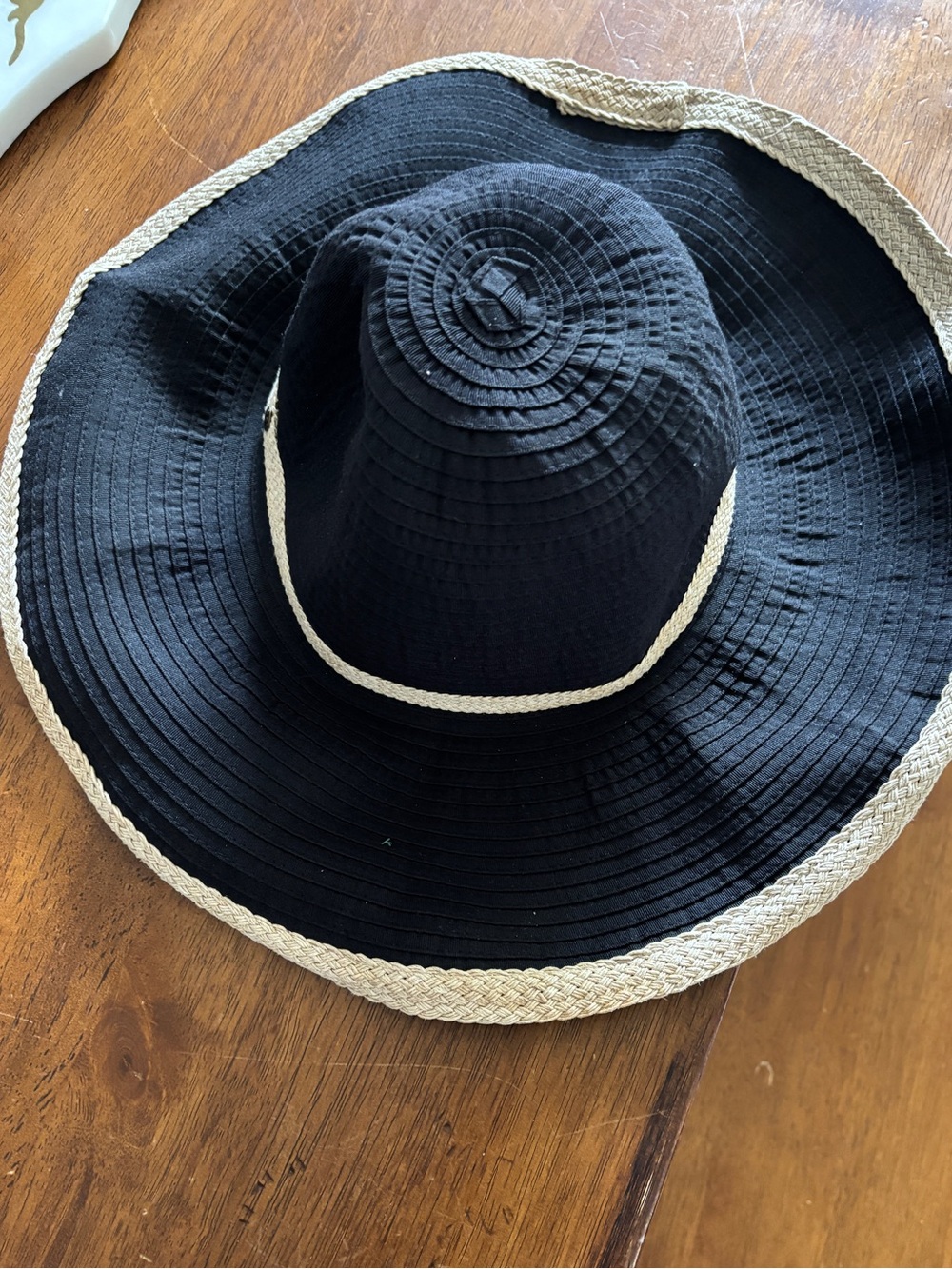 Wallaroo Captiva Wide Brim Sun Hat with Contrast Braid adjustable size